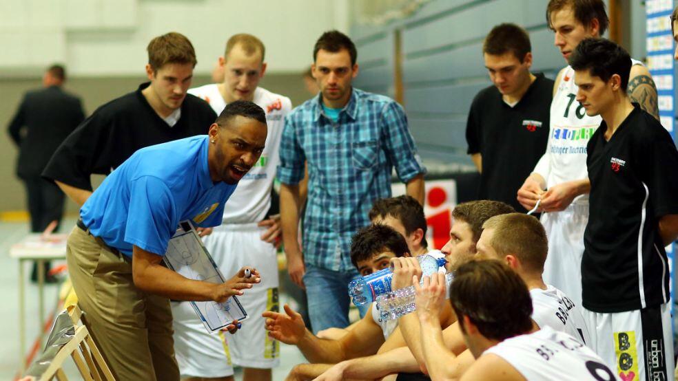 Headcoach Aaron Mitchell muss seine Mannschaft neu "einschwören".