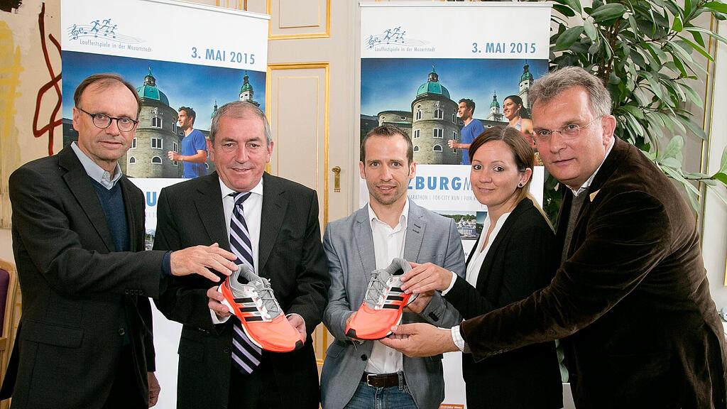 v.l.:Bert Brugger, Tourismus Salzburg GmbH, Heinz Schaden, Bgm. Salzburg, Karl Aumayr, Sportler, Sigrid Felbersohn, Altstadt Salzburg, Johannes Langer, Salzburg Marathon