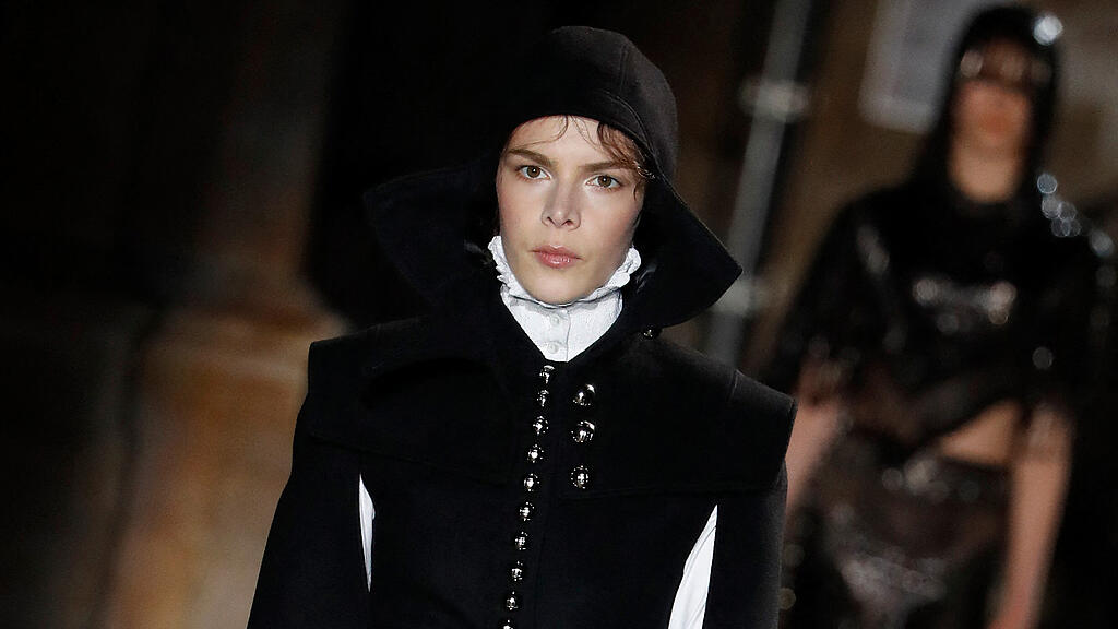 Die schr\u00e4ge Mode des Paco Rabanne