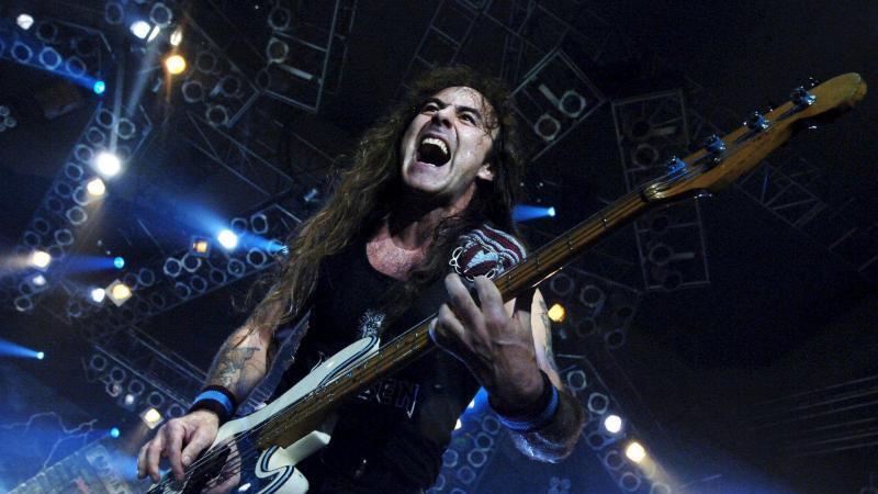 Iron Maiden trauern um ihr ehemaliges Bandmitglied Burr.