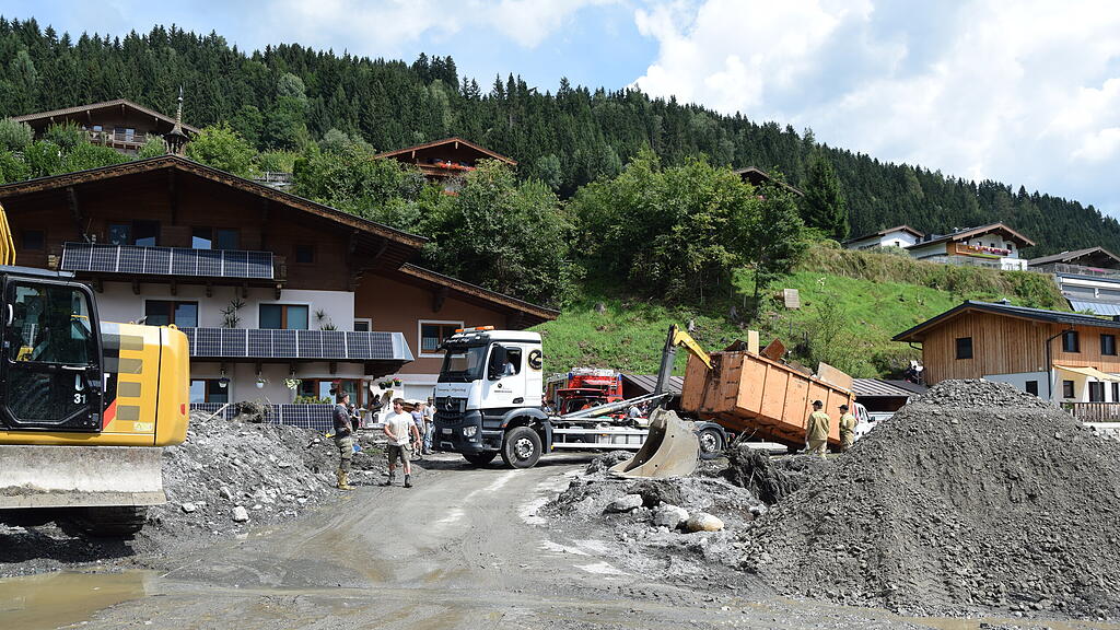 Unwetter_Mittersill_Aufr\u00e4umarbeiten III