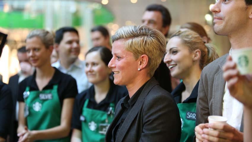 Starbucks eröffnet im Europark, II