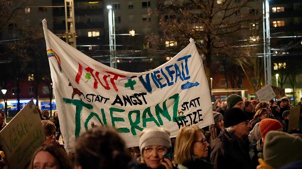 Demo gegen Blau-Schwarz, Salzburg
