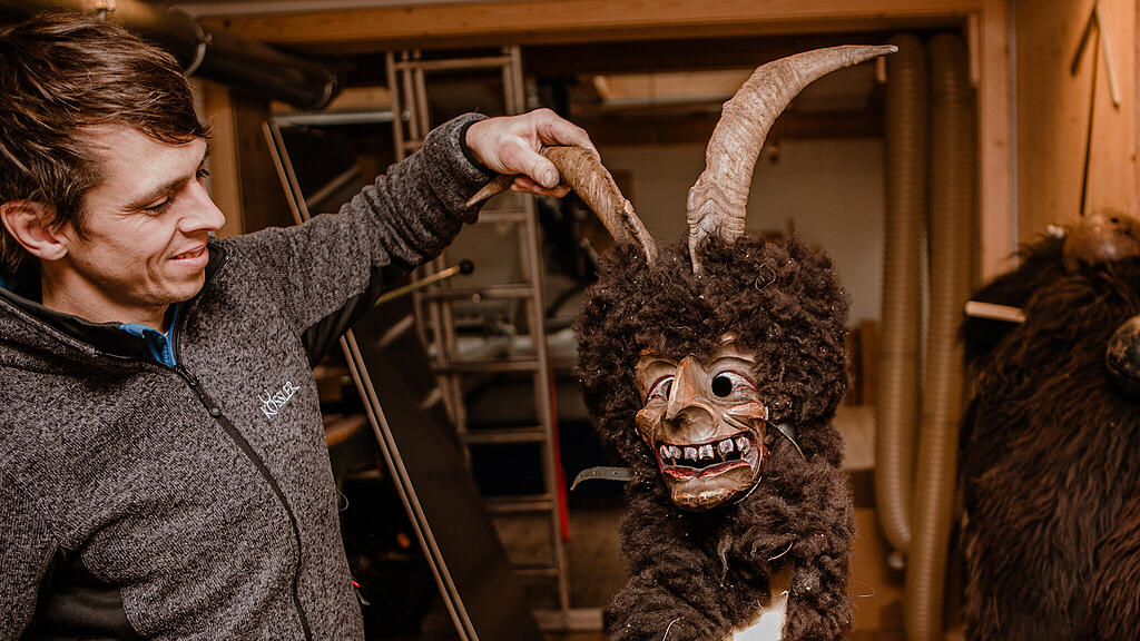 Erwin Kössler, Kindermaske