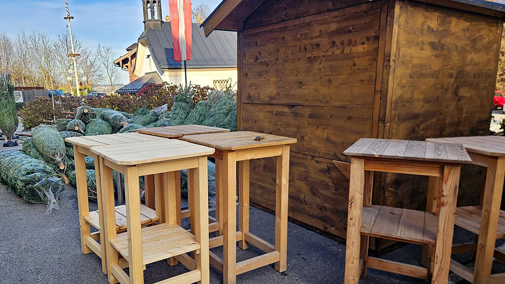 Aufbau des Plainer Christkindlmarkts in Bergheim