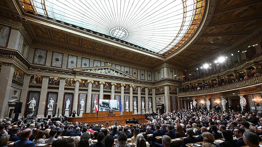 70. JAHRESTAG: UNTERZEICHNUNG DES STAATSVERTRAGS / FESTAKT PARLAMENT: ROSENKRANZ