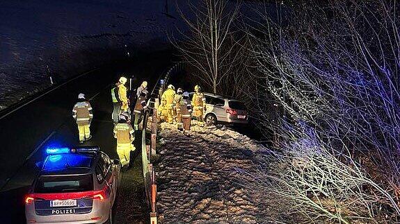 Auto stürzt fast in Großarler Ache