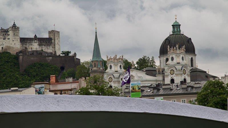 Mozartstadt in Violett-Weiß