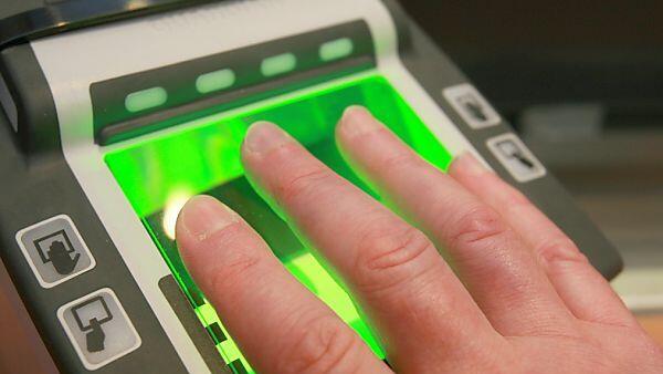 Finanz will Fingerabdrücken nehmen