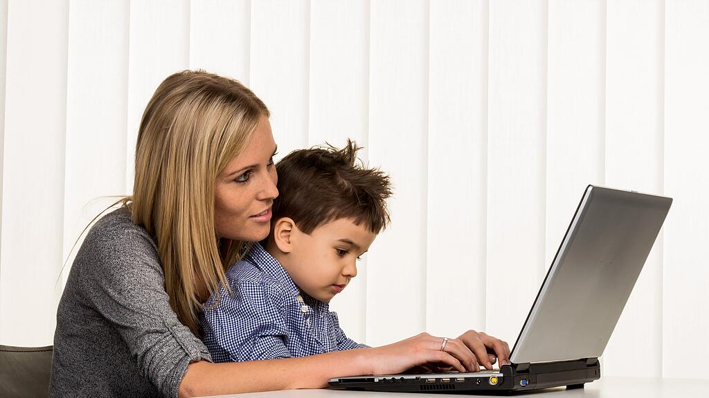 Ein Großteil der Arbeitnehmer in Teilzeit gibt Kinderbetreuung als Motiv an. (Symbolbild)