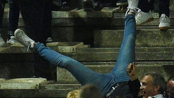 Tribünenabsperrung gibt nach: Verletzte in Amiens