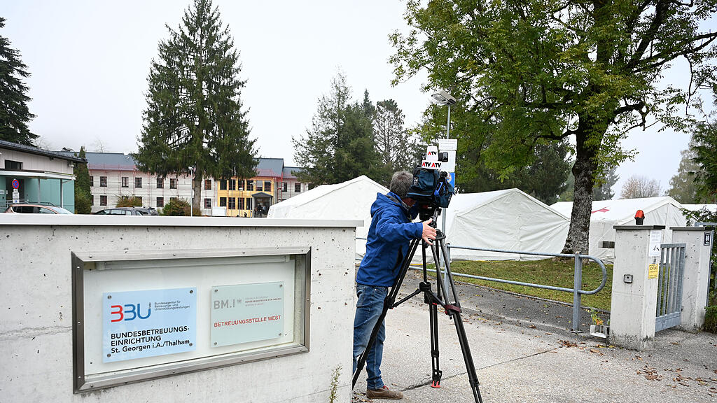 Unterbringung von Fl\u00fcchtlingen in Zelten in O\u00d6