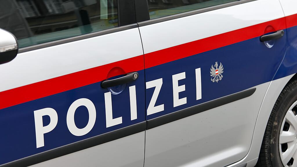 Die polizei beschäftigt sich mit einem beschmierten Denkmal in Goldegg.