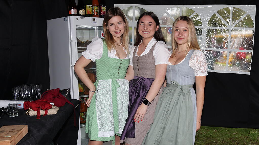 Maibaumaufstellen in Anif