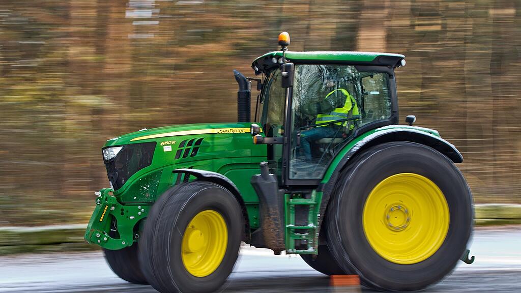 Ein Traktor wurde in seine Einzelteile zerteilt und sollte nach Rumänien geschafft werden.