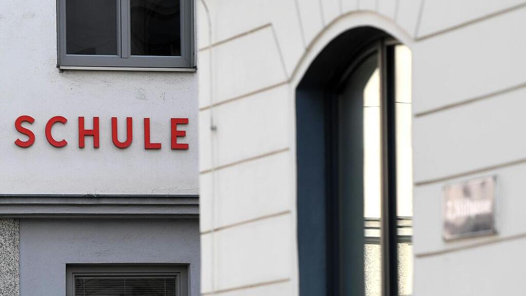 Lehrer wollen Maßnahmen gegen dicke Luft an den Schulen.