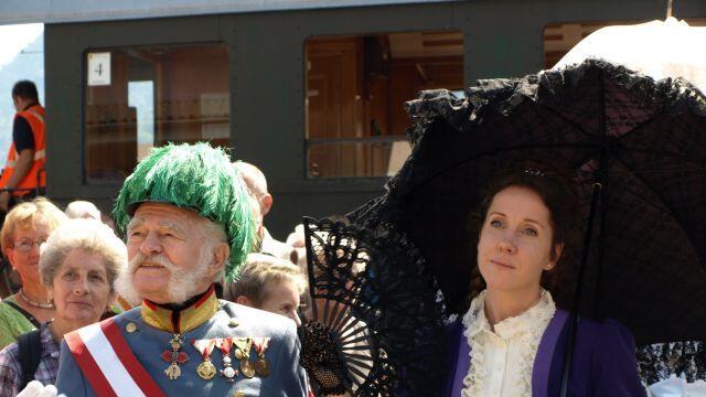 Das Kaiserpaar für mit der Dampflok von Attnang-Puchheim nach Bad Ischl.