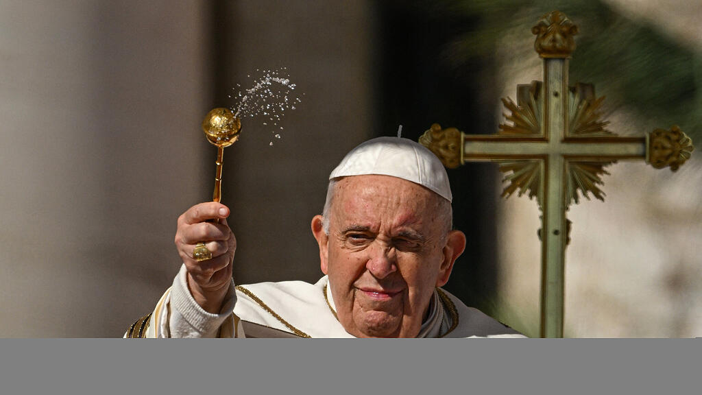 Papst erteilt Segen "Urbi et Orbi"