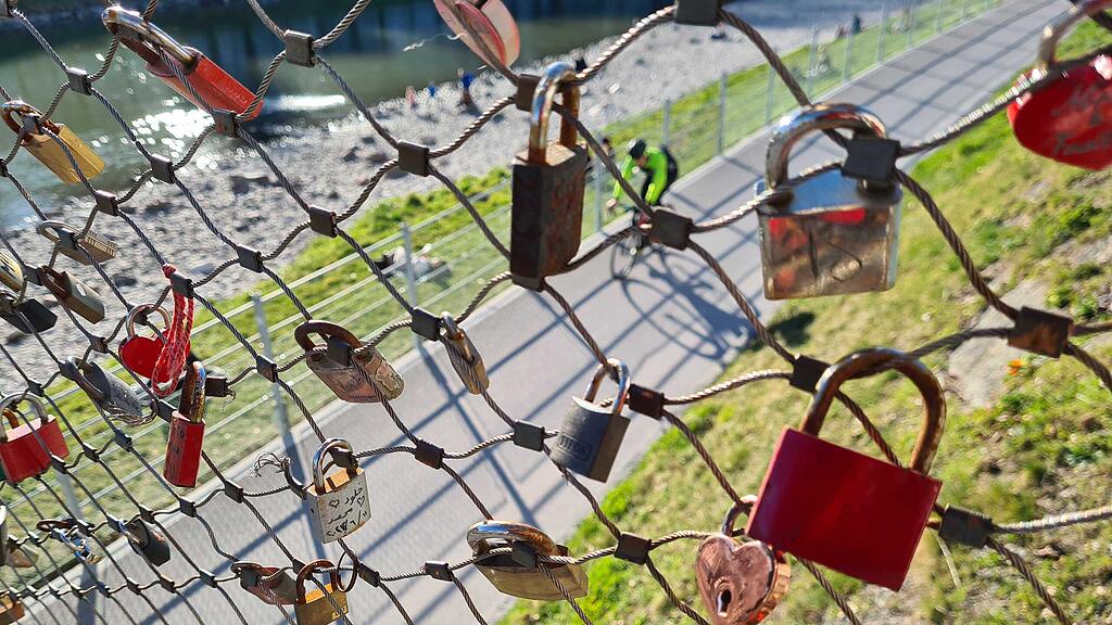 Marko-Feingold-Steg, Stadt Salzburg, Liebesschlösser