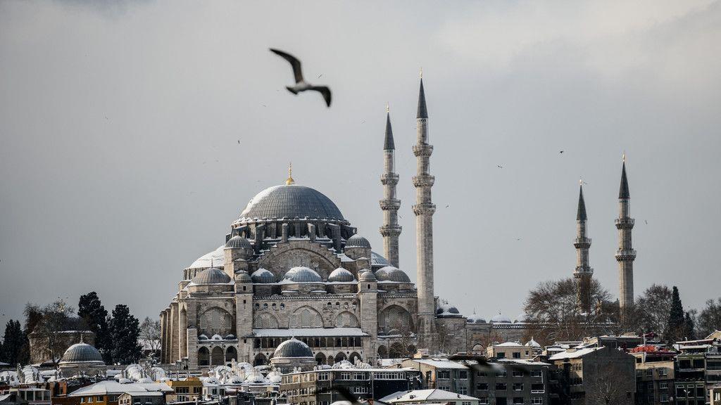 Schneefälle legen Istanbul lahm