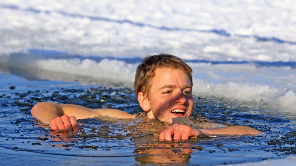 Eisbaden und Eissegeln