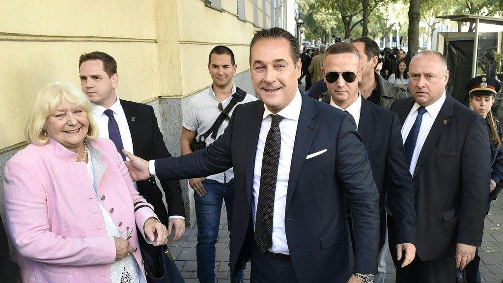 Heinz-Christian Strache wählt