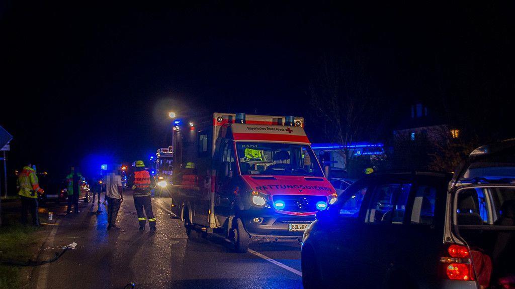 Fünf Verletzte bei Unfall auf der B20