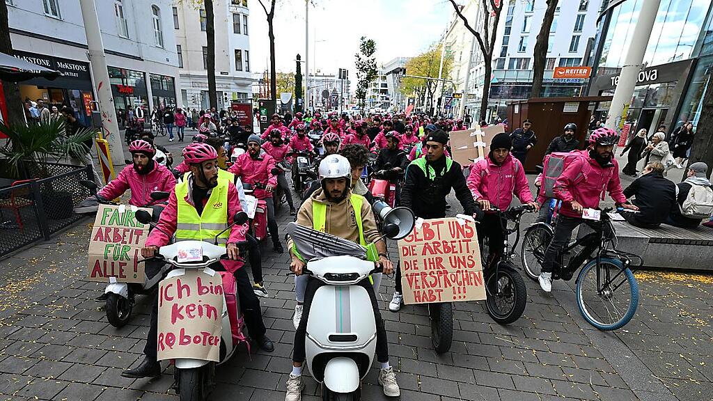 Bild eines Protests der Essenslieferantinnen und -lieferanten aus 2023