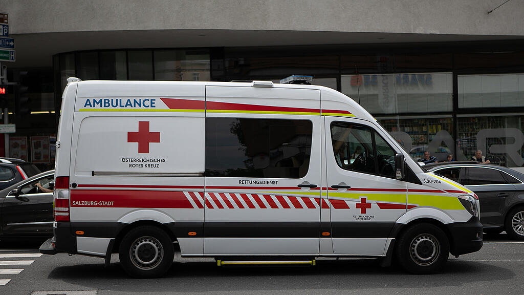 SB, Rettung, Rotes Kreuz, Rettungsfahrzeug, Rettungswagen, Rettungsfahrzeug