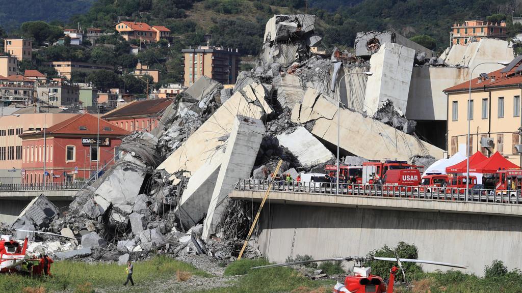 Autobahnbr\u00fccke st\u00fcrzt in Genua ein II