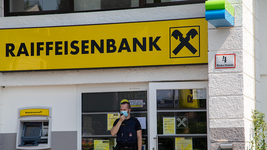 Bank\u00fcberfall in Liefering