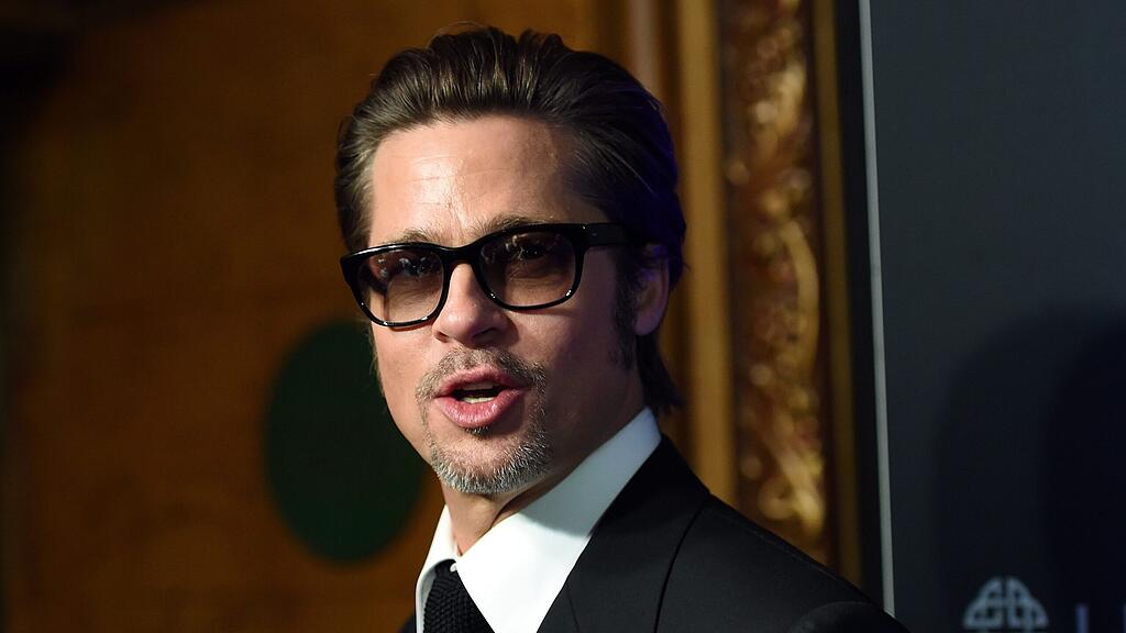 "Das passiert, wenn man im Dunkeln mit vollen Armen eine Treppe raufläuft und Flipflops trägt", kommentierte Brad Pitt seine Verletzungen.