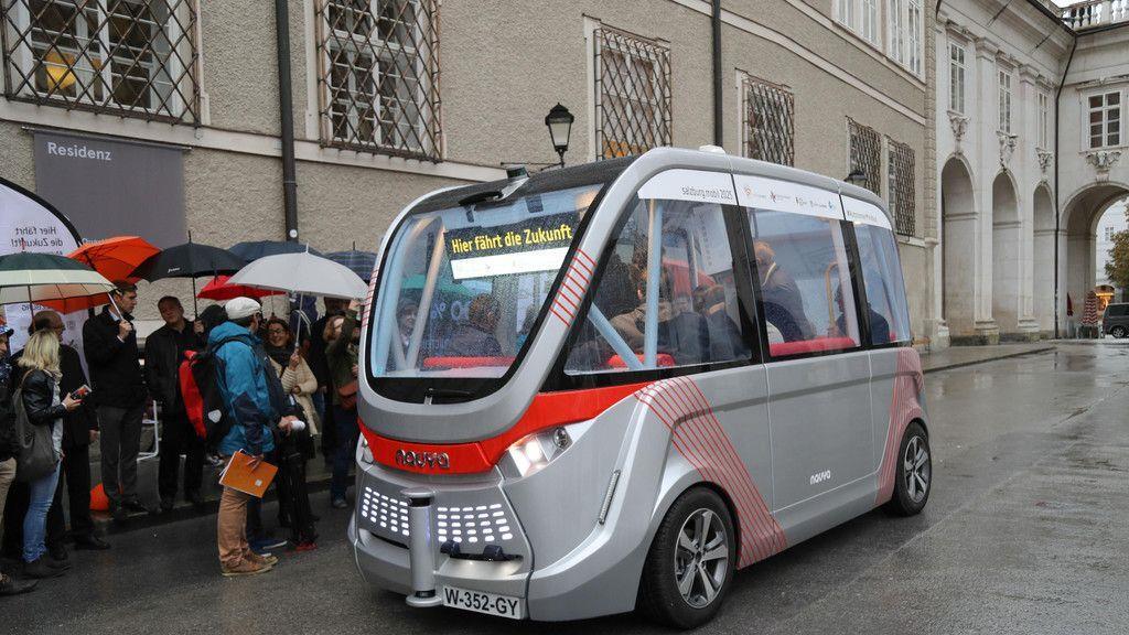 Selbstfahrender Bus III