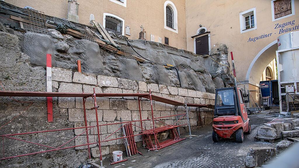 Arbeiten an Wehrmauer in Salzburg-Mülln