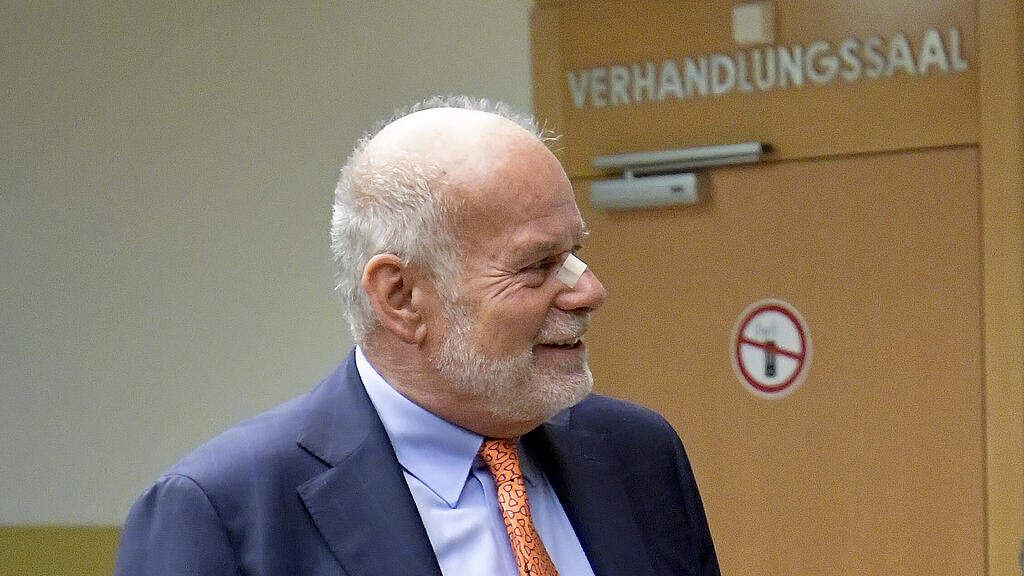 Manfred Ainedter vertritt Toni Kahr vor Gericht.