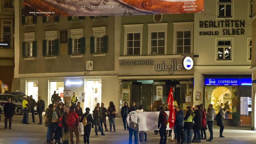 Kundgebung der ÖH Salzburg gegen Wiener Akademikerball