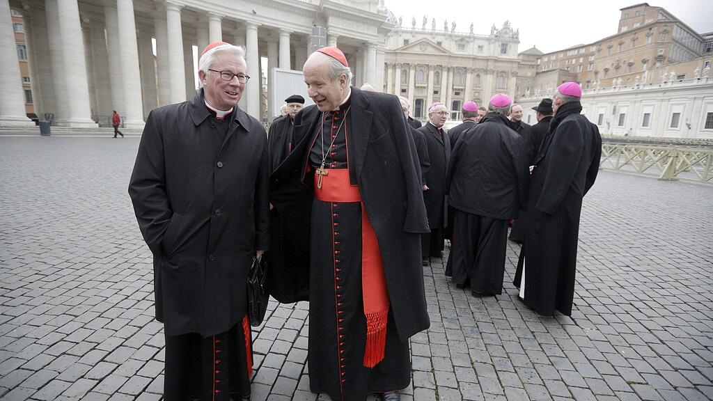 Erzbischof Franz Lackner und Kardinal Christoph Schönborn am Montag nach der Messe im Petersdom.