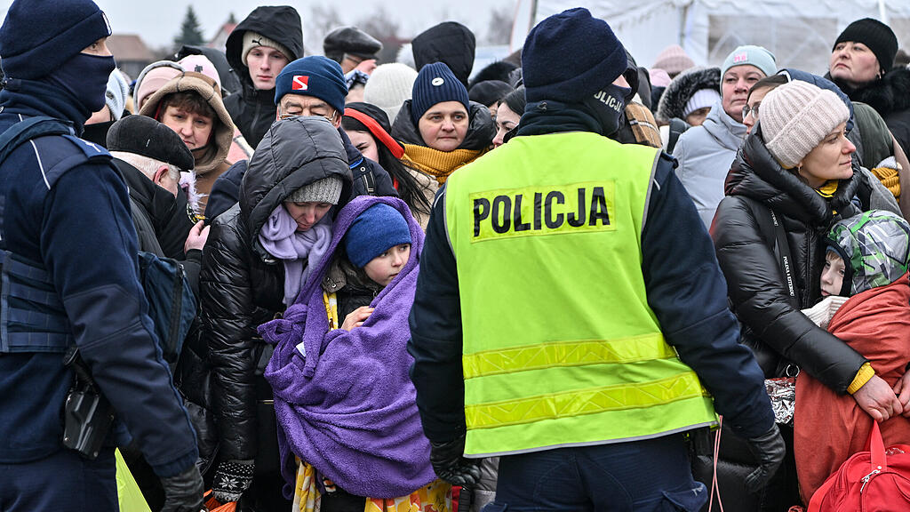 Ukraine-Krieg, Tag 12: Flüchtlinge kommen in Polen an