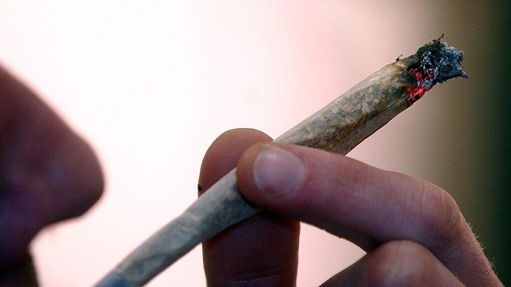 Geht es nach den JUSOS Salzburg muss Cannabis Entkriminalisiert werden.