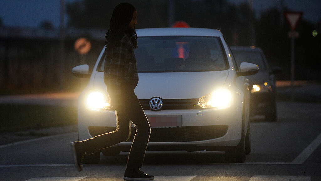 Nur jeder fünfte Fußgänger bei Dunkelheit sichtbar