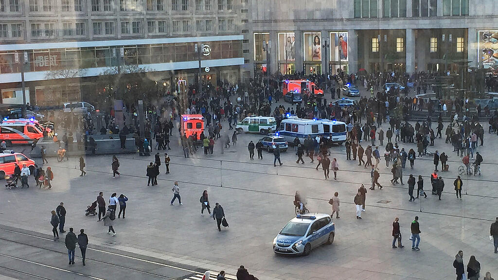 Berlin, Alexanderplatz, Schlägerei