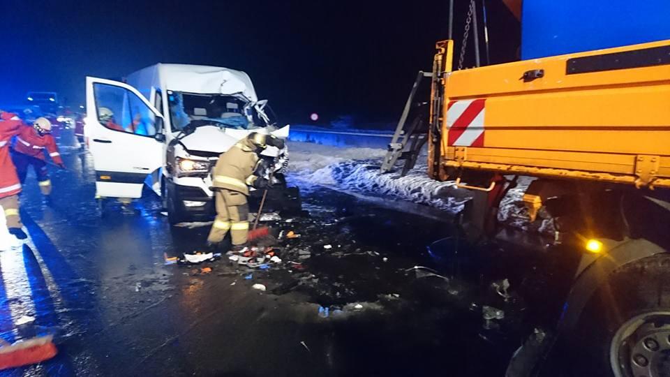 Auf dem Glatteis wurde ein Asfinag-Streufahrzeug zum Unfallopfer.