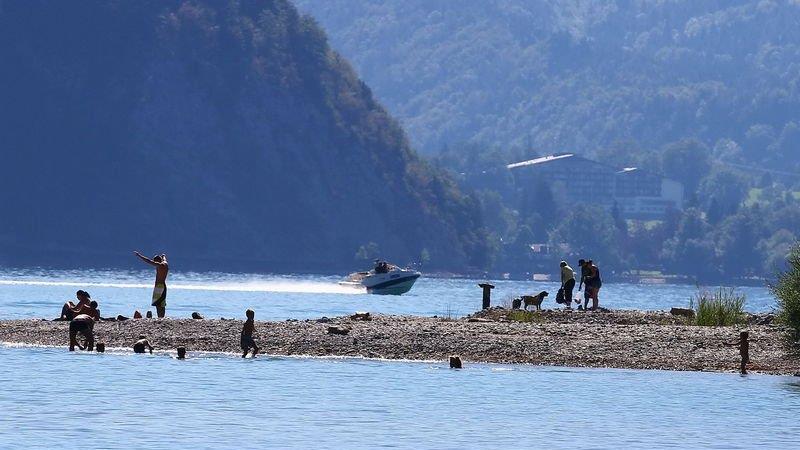 Polizeiboot im Wasser