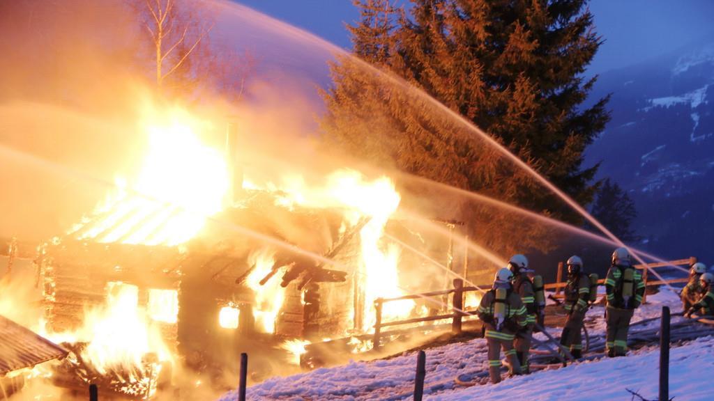 Ederalm in Saalbach-Hinterglemm in Vollbrand, III