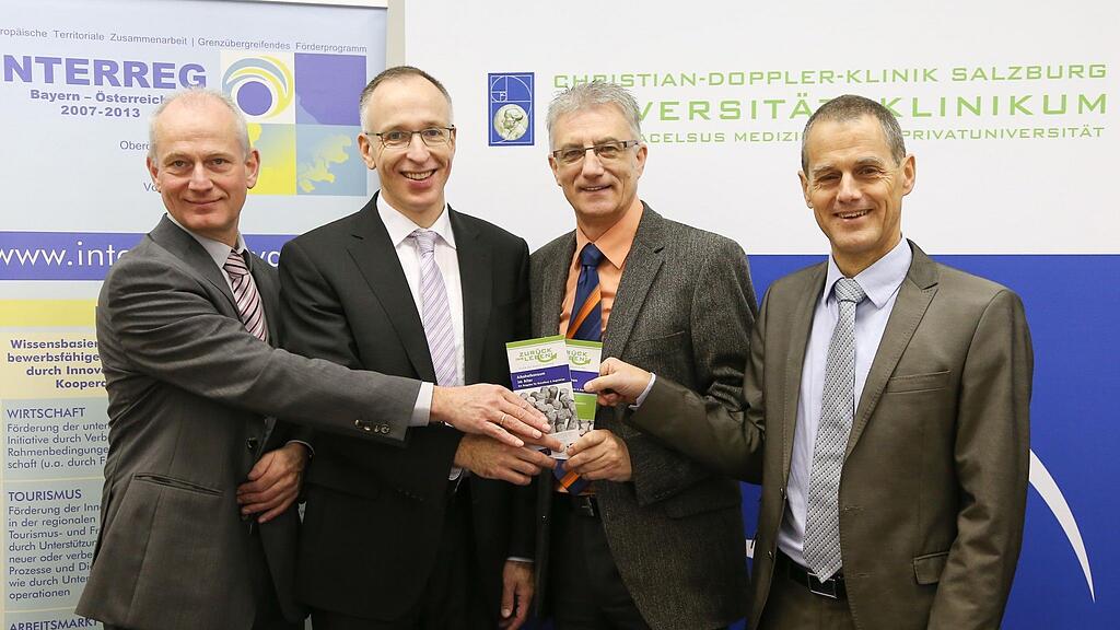 Im Bild: Rainer Hoffmann, GF Caritas Bad Reichenhall, Friedrich M. Wurst, Vorstand Universitätsklinik Psychiatrie und Psychotherapie II, Walter Steidl, Gesundheits LR, Steffen Rubach GF Euregio.