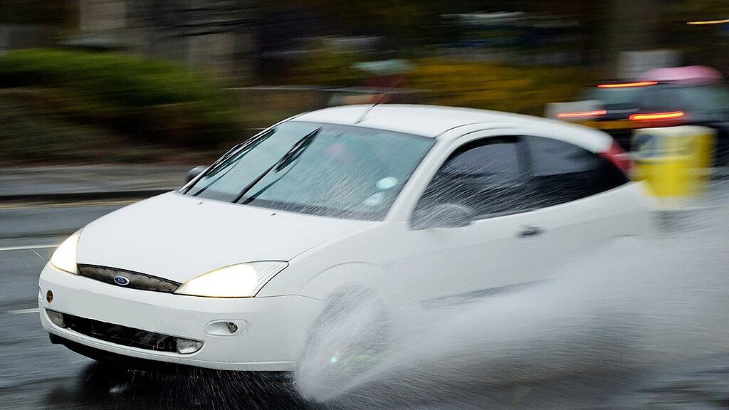aquaplaning-83008_1280.jpg