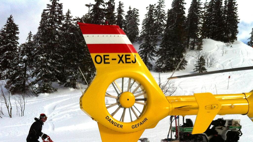 Schwer Verletzte wurden mit dem Hubschrauber geborgen. (Symbolbild)