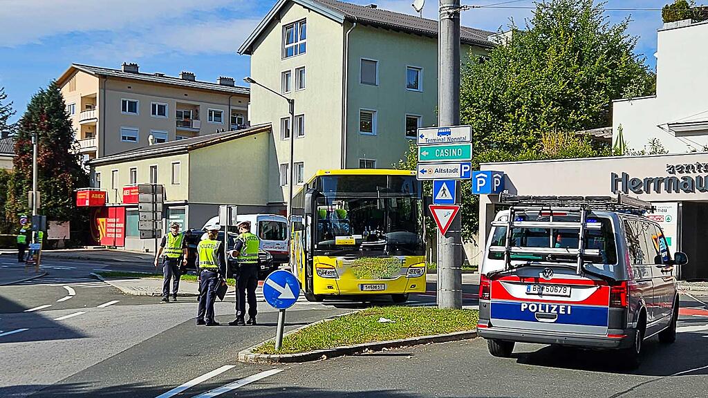 Kind vom Bus erfasst Friedenstraße