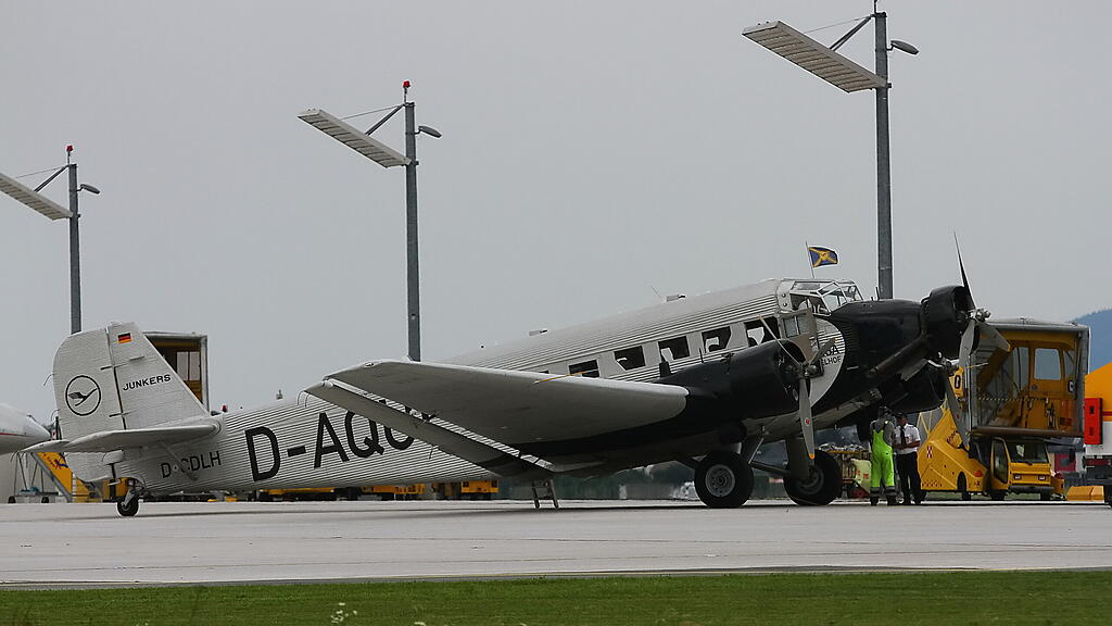 Oldtimer-Flugzeug "Tante Ju" in Salzburg