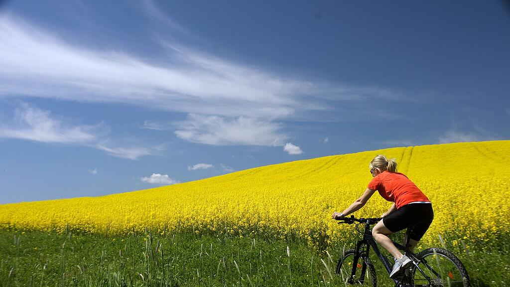 230 Mal fahren die Salzburger mit dem Rad zum Mond (Symbolbild).